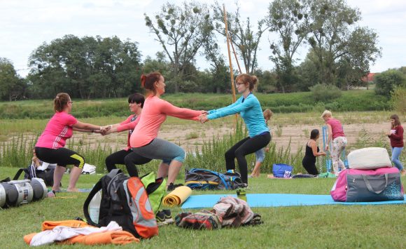 Workshop: „Kommt zu zweit:)-Valentinsspezial“ Partneryoga und Thai Massage am 12. Februar ab 18.30 Uhr Workshop: „Kommt zu zweit:)-Valentinsspezial“ Partneryoga und Thai Massage am 12. Februar ab 18.30 Uhr