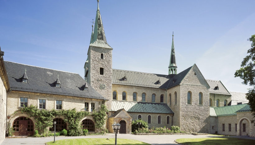 Starte bewusst und klar in das Jahr 2021! Yogareise in das Kloster Huy: 22. – 24. Januar 2021 Starte bewusst und klar in das Jahr 2021! Yogareise in das Kloster Huy: 22. – 24. Januar 2021