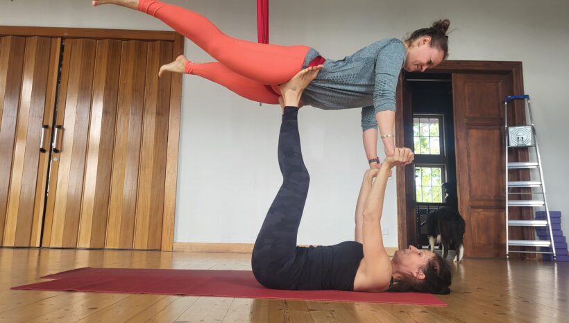 Aerial Flow Yoga Partner*Innen Workshop am 21. September 2024, 11 -13 Uhr