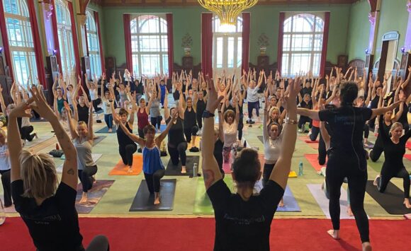 Yogakonzert „Crazy in Love“ am 21. Februar 2027 ab 11 Uhr Save the Date! Yogakonzert „Crazy in Love“ am 21. Februar 2027 ab 11 Uhr Save the Date!